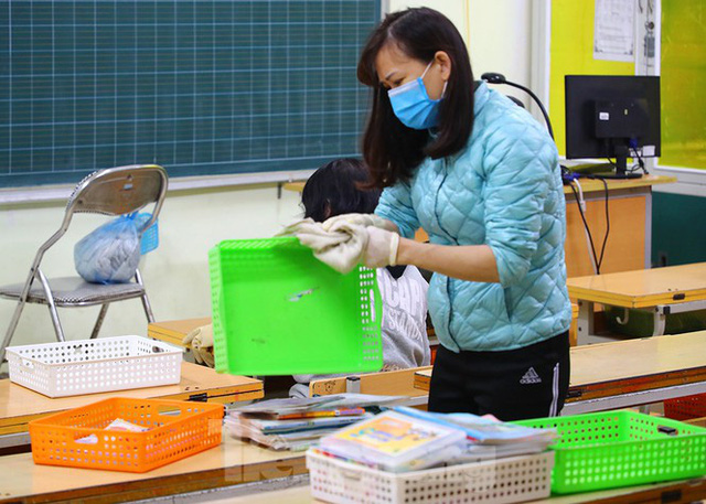 Cận cảnh các trường Hà Nội vệ sinh khử khuẩn phòng dịch virus corona  - Ảnh 6.