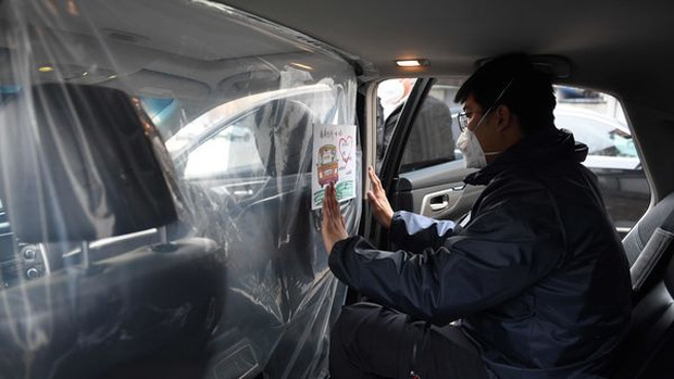 Những tài xế taxi nhiễm virus corona từ du khách nước ngoài và nỗi niềm cay đắng khi lăn bánh trong mùa dịch - Ảnh 2.