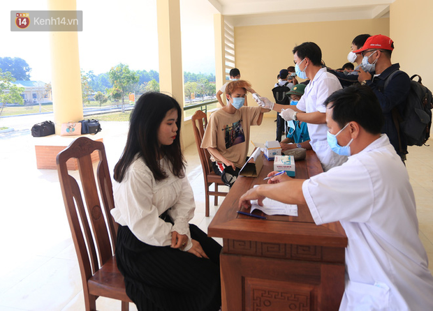 Kết quả xét nghiệm của 26 người tiếp xúc gần với 2 du khách Anh nhiễm Covid-19 ở Đà Nẵng - Ảnh 2.