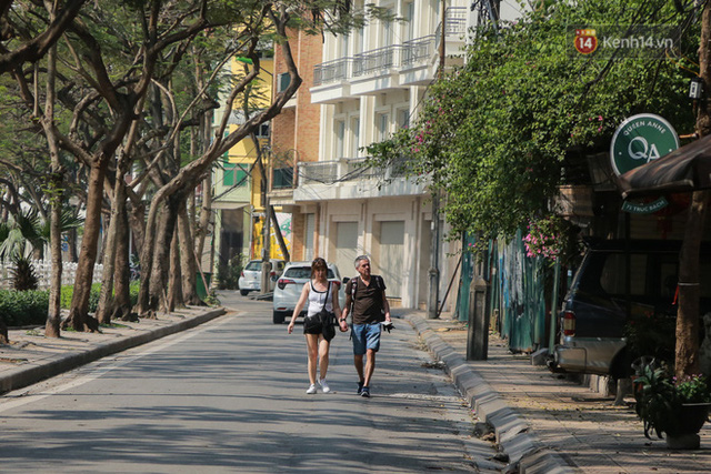  Người dân sinh sống quanh khu vực bị cách ly ở Hà Nội: Đêm vẫn ngủ ngon, hoàn toàn yên tâm vào các biện pháp phòng dịch của Nhà nước  - Ảnh 10.