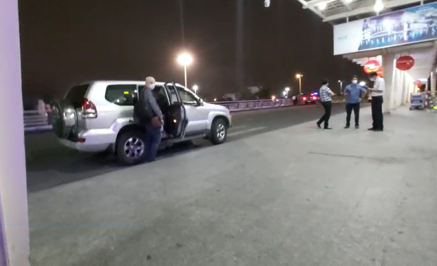 4 du khách nước ngoài trong diện cách ly lại bất ngờ được 2 ô tô biển số Quảng Nam đưa ra sân bay Đà Nẵng - Ảnh 3.