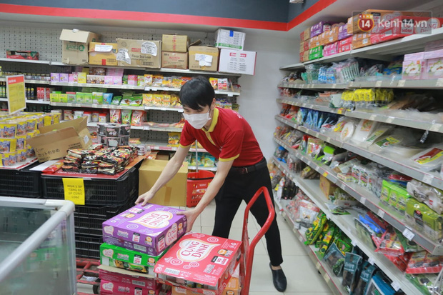 Tỷ phú Nguyễn Đăng Quang: Nhân viên VinMart thay vì lo sợ, báo ốm ở nhà thì tất cả đều đến cửa hàng làm việc đầy đủ - Ảnh 1.
