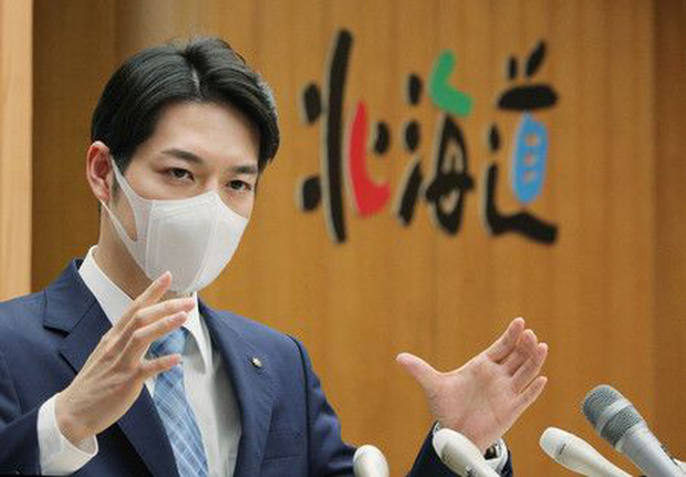 Chân dung thống đốc trẻ nhất Nhật Bản đang khiến chị em phát cuồng: Ngoại hình cực phẩm, tài giỏi hơn người và đi lên từ 2 bàn tay trắng - Ảnh 2.