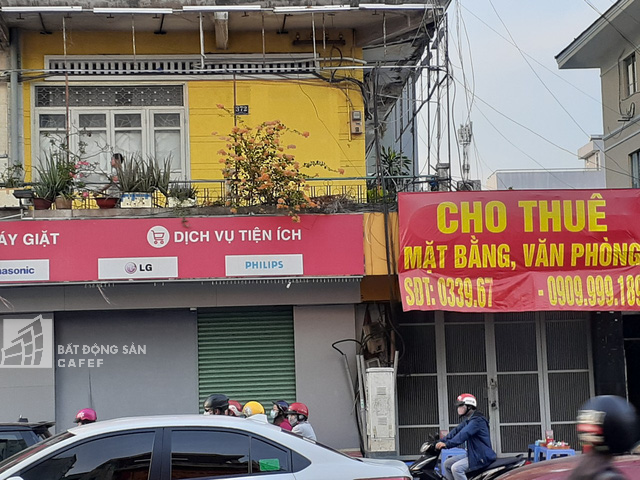 Giá mặt bằng cao ngất ngưởng, nay lại ngấm đòn bởi dịch Covid-19, giới kinh doanh bán lẻ tại trung tâm Tp.HCM gặp khó khăn trăm bề - Ảnh 1. Giá mặt bằng cao ngất ngưởng, nay lại ngấm đòn bởi dịch Covid-19, giới kinh doanh bán lẻ tại trung tâm Tp.HCM gặp khó khăn trăm bề - Ảnh 1.