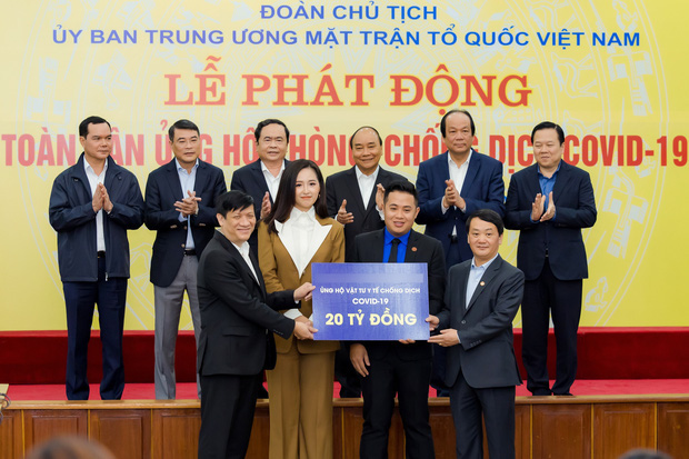Hoa hậu Mai Phương Thuý gặp Thủ tướng Chính phủ, đại diện ủng hộ 20 tỷ đồng phòng chống đại dịch Covid-19 - Ảnh 1.