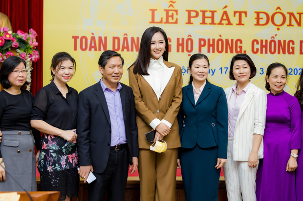 Hoa hậu Mai Phương Thuý gặp Thủ tướng Chính phủ, đại diện ủng hộ 20 tỷ đồng phòng chống đại dịch Covid-19 - Ảnh 7.