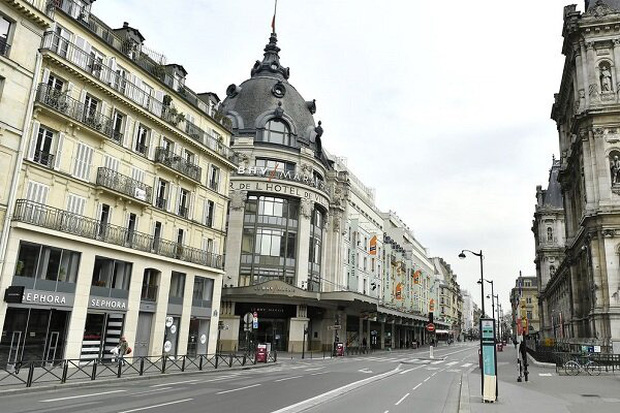 Paris ngày đầu phong tỏa: Kinh đô ánh sáng bỗng chốc trở nên hoang vu đến lạ kỳ - Ảnh 2. Paris ngày đầu phong tỏa: Kinh đô ánh sáng bỗng chốc trở nên hoang vu đến lạ kỳ - Ảnh 2.