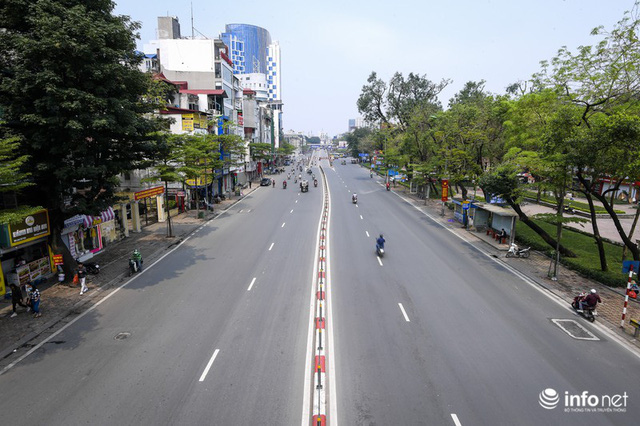  Cuối tuần Hà Nội vắng lặng lạ thường  - Ảnh 3.