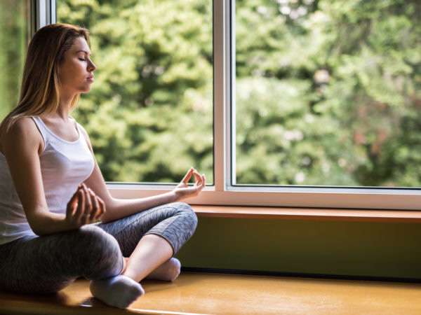 Chuyên gia tâm lý chia sẻ bí kíp giữ bình tĩnh, đẩy lùi căng thẳng, kể cả khi phải cách ly 14 ngày - Ảnh 1. Chuyên gia tâm lý chia sẻ bí kíp giữ bình tĩnh, đẩy lùi căng thẳng, kể cả khi phải cách ly 14 ngày - Ảnh 1.