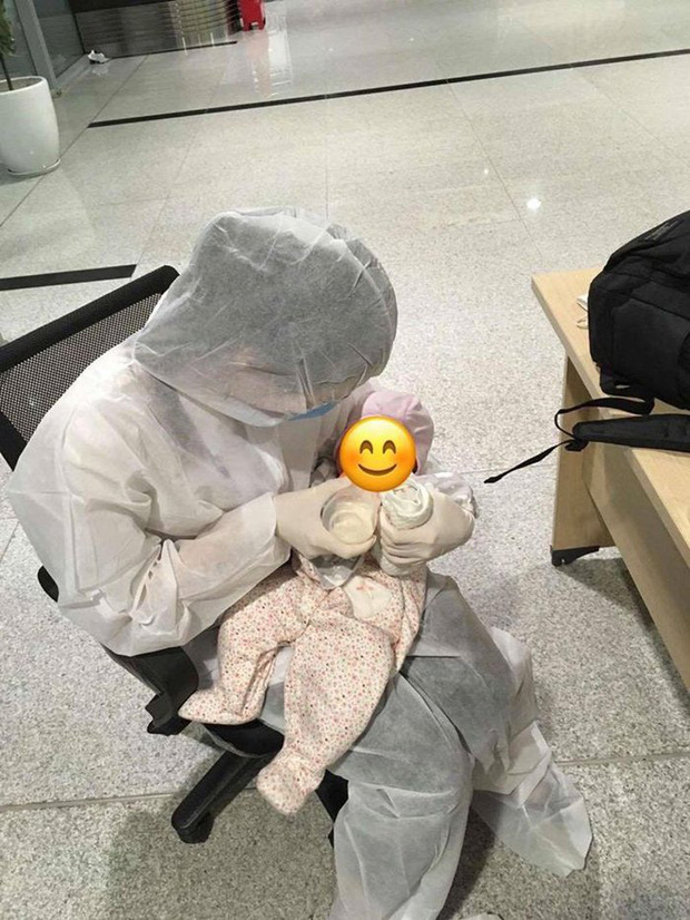Chuyến bay đặc biệt: Cháu bé 2 tháng tuổi “một mình” từ Hàn Quốc về nước tránh dịch Covid-19 - Ảnh 2.