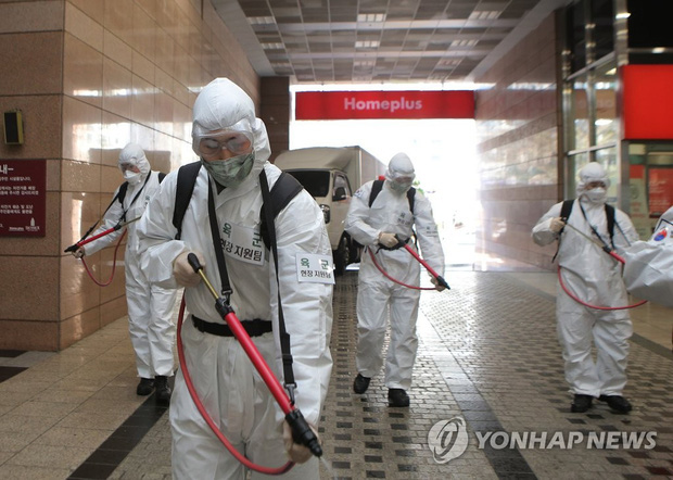 Hàn Quốc xác nhận gần 6300 trường hợp nhiễm virus corona, số ca nhiễm mới trong ngày cao gấp 3,6 lần Trung Quốc - Ảnh 1.
