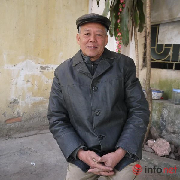 Ông Nguyễn Văn Tâm chủ nhân của tấm biển sửa xe miễn phí cho các cháu học sinh