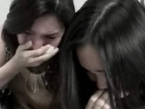 Cập nhật: Người thân khóc nấc khi máy bay của hãng AirAsia chở theo 162 người mất tích 13