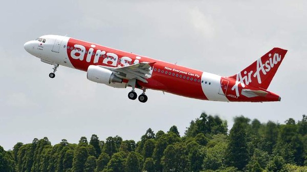 Cập nhật: Người thân khóc nấc khi máy bay của hãng AirAsia chở theo 162 người mất tích 2