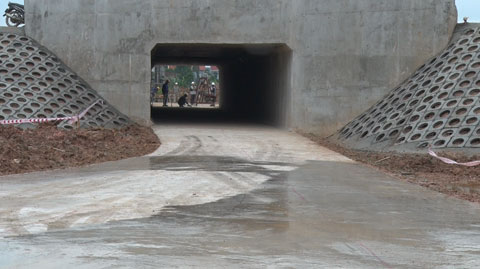 Hầm chui Khê Nữ (km2 +300)
gói thầu số 2 thuộc dự án Nhật Tân – Nội Bài hoàn thành sáng ngày 12/11 (Ảnh: Vietnamnet)