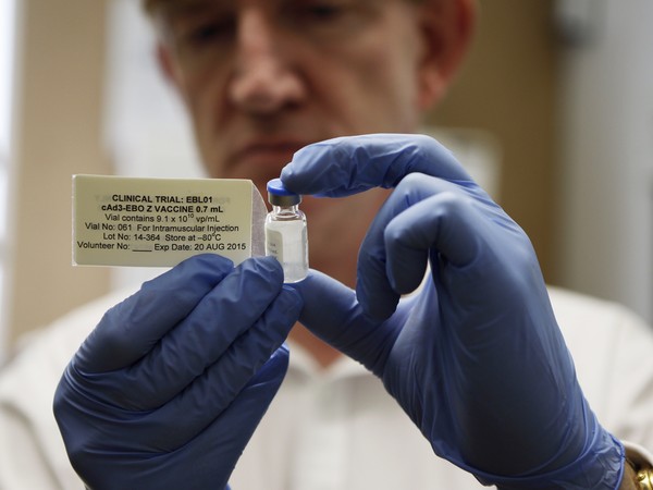 Vaccine chống Ebola sắp được thử nghiệm ở người trên diện rộng 4