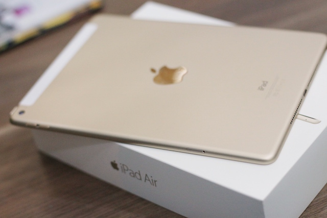 iPad Air 2 và iPad mini 3 là hai chiếc iPad đầu tiên có phiên bản màu vàng.