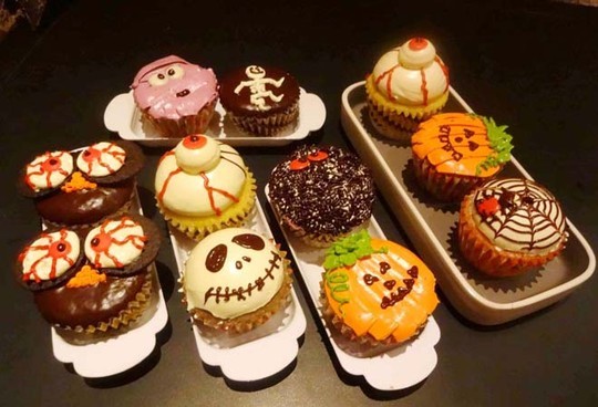 Các loại bánh Halloween tại Fly Cupcake Garden.