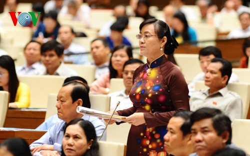 [Họp quốc hội] Trực tiếp: Thủ khoa làm thợ mộc còn kỹ sư chạy xe ôm, do đâu? (5)