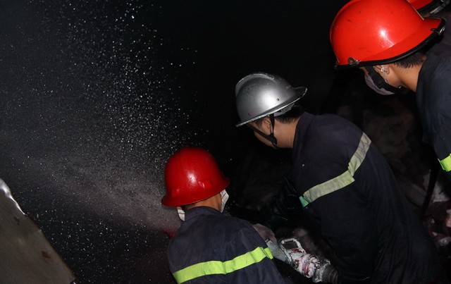 Đã dập tắt vụ cháy kinh hoàng tại Công ty Sakata, Bình Dương (7)
