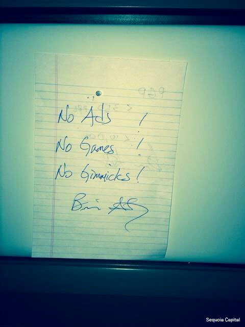 Tờ giấy ghi chú “Không game, không quảng cáo, không màu mè” trên bàn làm việc của Jan Koum