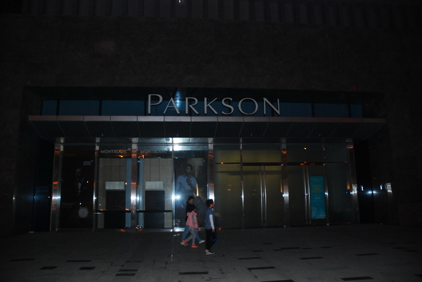 Bắt khách thuê chuyển đi, Parkson Landmark vẫn sẽ mở cửa trở lại vào ngày 7/1? (1)