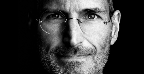 Steve Jobs, người từng thất bại khi áp dụng cách quản lý micro-managing ở NeXT, nhưng lại thành công vang dội ở Pixar khi ông biết trao quyền cho nhân viên