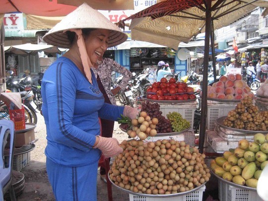 Tại chợ thị xã Vĩnh Châu, nhãn xuồng có giá 45.000 đồng/kg.