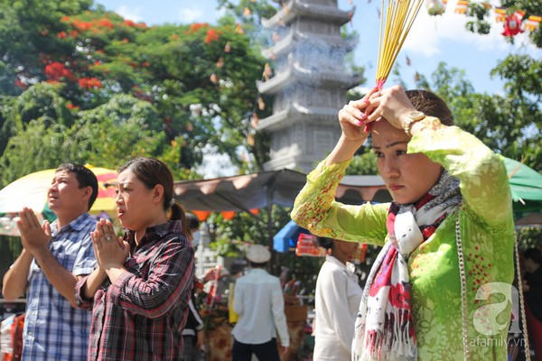 dân công sở đi lễ chùa