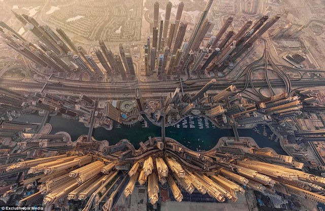 Trung tâm thành phố Dubai với những tòa nhà cao chọc trời.