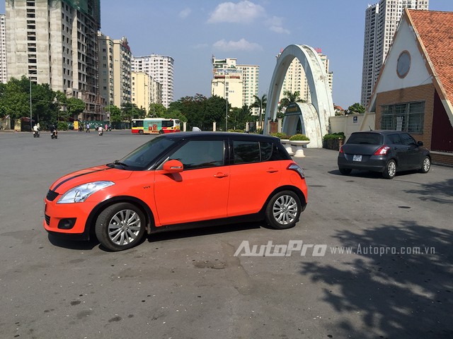 Chạy thử xe Suzuki Swift ngoài đường thực để kiểm tra hiện tượng chân phanh cương cứng.