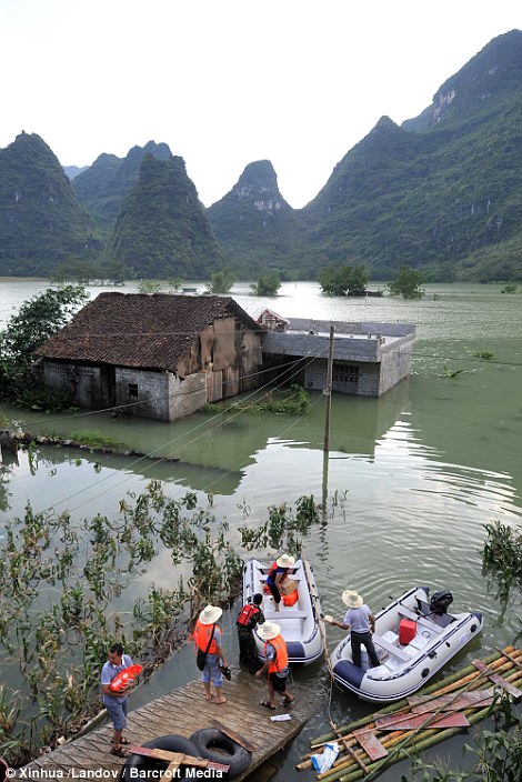 Các đội cứu hộ đã kịp thời có mặt tại Quảng Tây.