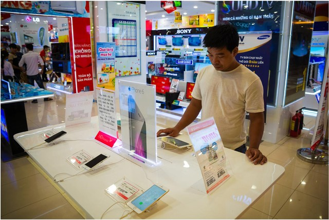 Nhu cầu iPhone ở Việt Nam tăng rất mạnh, dù giá không hề rẻ.