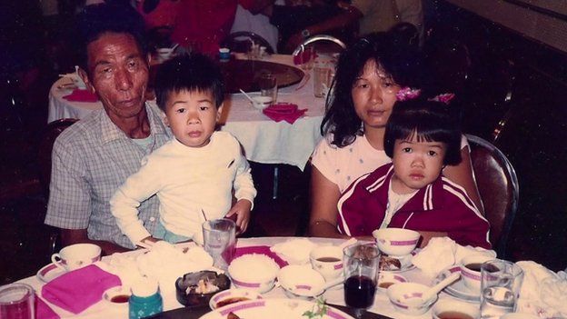 Gia đình Josie Tam chuyển tới sinh sống tại Hong Kong khi cô còn nhỏ