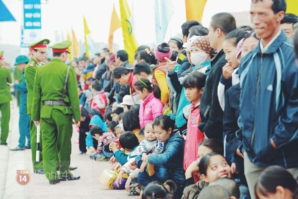 Cập nhật: Người dân đổ xô đi xem khánh thành cầu Nhật Tân, đường Võ Nguyên Giáp 9