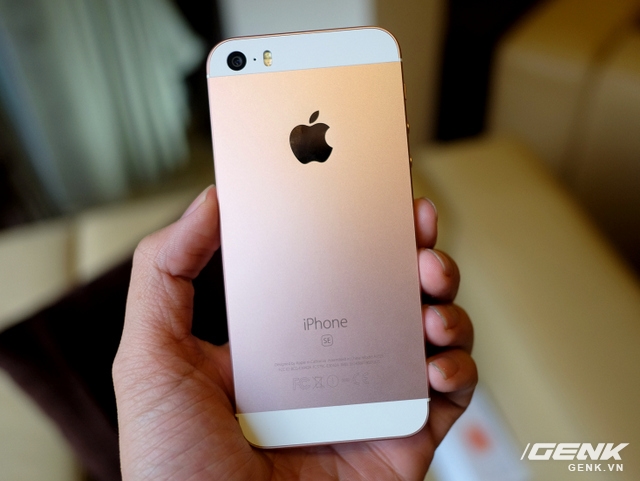 
iPhone SE chính hãng có giá bán lẻ từ 11,6 triệu đồng tại Việt Nam
