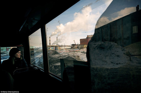 Ô nhiễm môi trường do các công ty khai thác mỏ và chế biến quặng gây ra khiến Norilsk trở thành 1 trong 10 thành phố ô nhiễm nhất thế giới.