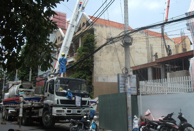 Ăn theo xu hướng bùng nổ này, dự án nhà phố dọc tuyến đường Nguyễn Văn Trỗi dẫn vào sân bay đang mọc lên như nấm, mục đích vẫn là cho thuê dài hạn.