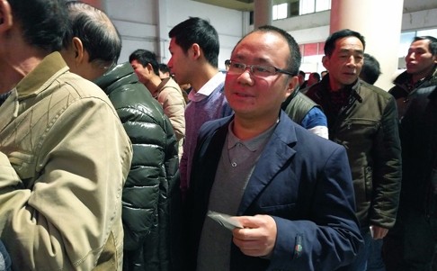 
Anh Liu Jianyun, một công nhân không may khi chuyến tàu về quê Hồ Nam của anh bị hủy do bão tuyết
