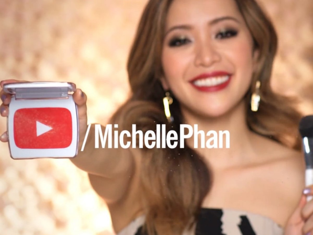 Michelle Phan - ngôi sao trên Youtube và là gương mặt quảng cáo cho nhiều thương hiệu mỹ phẩm thông qua các video dạy trang điểm.