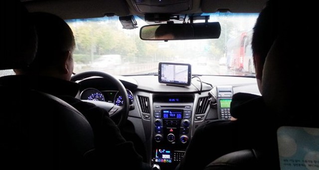 Tài xế taxi Hà Nội mong ngóng… về Uber