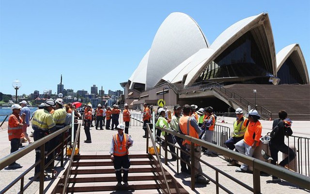 Các điểm thu hút khách du lịch nổi tiếng ở Sydney, bao gồm Nhà hát Opera, được sơ tán - Ảnh: Getty.