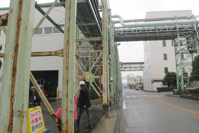 Khác với PRT có mục tiêu quan trọng là biến rác thành tiền, nhà máy Ajinomoto tại thành phố Kawasaki lại đối mặt với việc phải xử lý nước thải để bảo vệ môi trường. Nhà máy có diện tích 350.000 m2 này hiện là nơi làm việc của 3.000 công nhân.</p></div><div></div></div><p> </p><p>