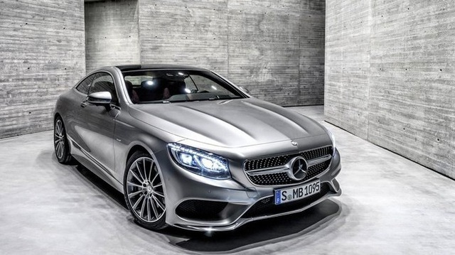 S 500 4MATIC Coupe với 95 tinh thể pha lê Swarovski sẽ là tâm điểm chú ý tại gian hàng của Mercedes-Benz tại triển lãm lần này.