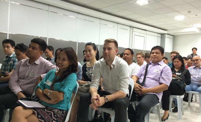 Những người tham dự của Tech in Asia, Manila lắng nghe Araujo và câu chuyện của iMoney
