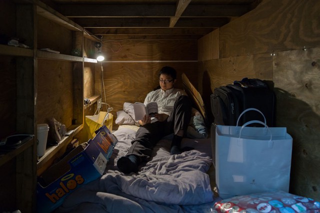 capsule-hotel-home-photography-enclosed-living-small-won-kim-japan-13