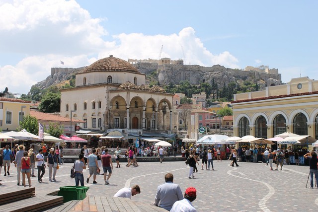 Monastiraki, a square on the site of a 10th-century monastery, had a great view of the Acropolis. 