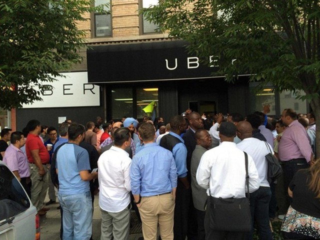 Sau khi ra mắt ở San Francisco, Uber nhanh chóng mở rộng dịch vụ của mình ở nhiều thành phố khác tại Mỹ. Tháng 5/2011, Uber ra mắt tại New York và hiện thành phố này là thị trường lớn nhất của Uber. 