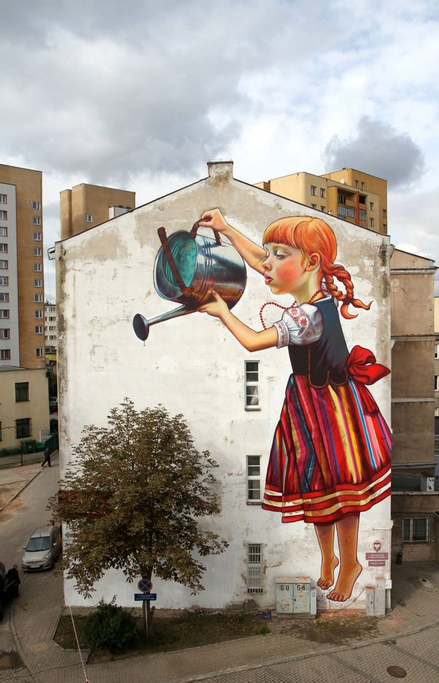 funny-street-art-Poland-little-girl-painting