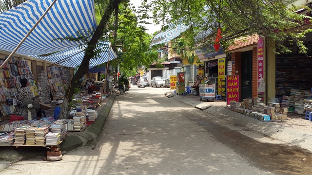 Chợ sách cũ đoạn đường Lương Thế Vinh - Thanh Xuân - HN